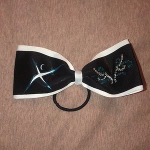 Cheer extreme bow